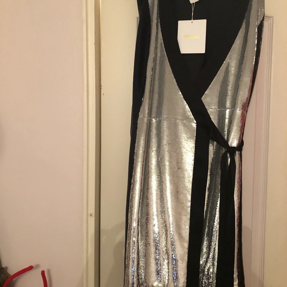Wrap sequin wrap dress by, Diane Von Furstenberg. - Picture 4 of 4